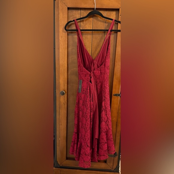 LULUS Love Like You Mean It Wine Red Backless Lace Midi Dress NWT SIZE: MEDIUM - Picture 8 of 14